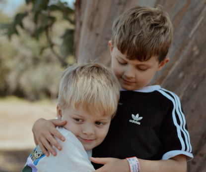 Liam met zijn broer